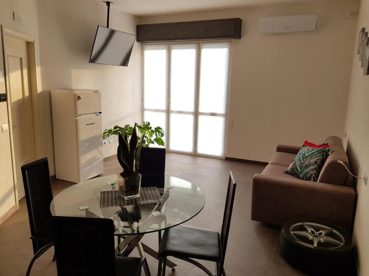 Yelay Apartments&Holiday Lago di Garda Raffa Bagian luar foto